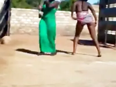 آشلي باربي تدعم فيلم سكس ليلى علوى هذا الحمار