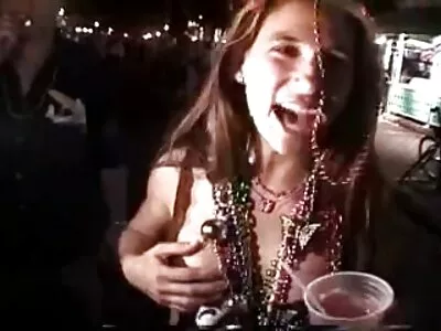 الكاميرا الخاصة به تلتقط كل شيء فيديو (كيجان افلام ليلى علوي الجنسية تشيلز)