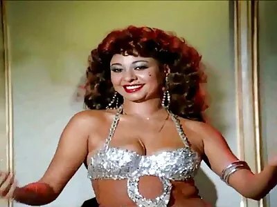 خاص بالهالوين مع فيديو ليلى علوي فلم سكس ثلاثي (براندي لوف ، كنزي ريفز)