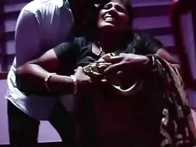 سارة جاي فيلم ليلى علوي سكس وداني ايلد في أصدقائي أمي الساخنة