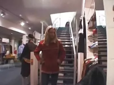 كورتني كومز في فيديو مكتب مطيع افلام سكس ليلى علوى (تايلر نيكسون)