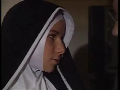 افا ديفين وقلعة جوني في اغراء من طراز افلام سكس ليلي كوغار